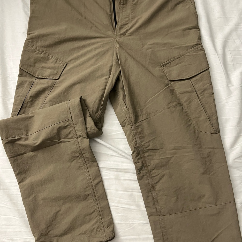 NWT Corbin Cargo Pants
RAG & BONE - size 32, but tag says 34.